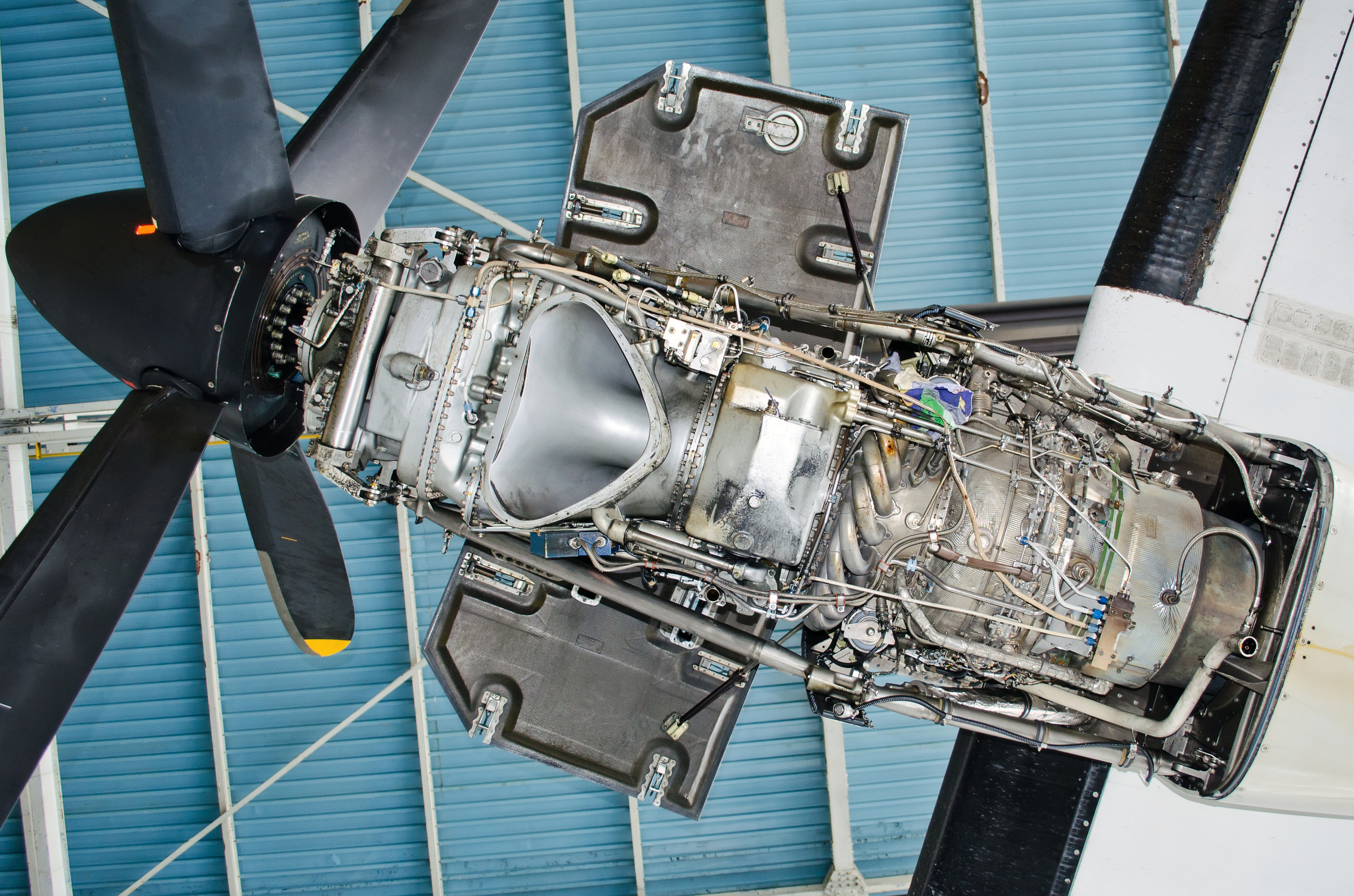 Turboprop engine of the aircraft for repair, maintenance. - Paraclete
